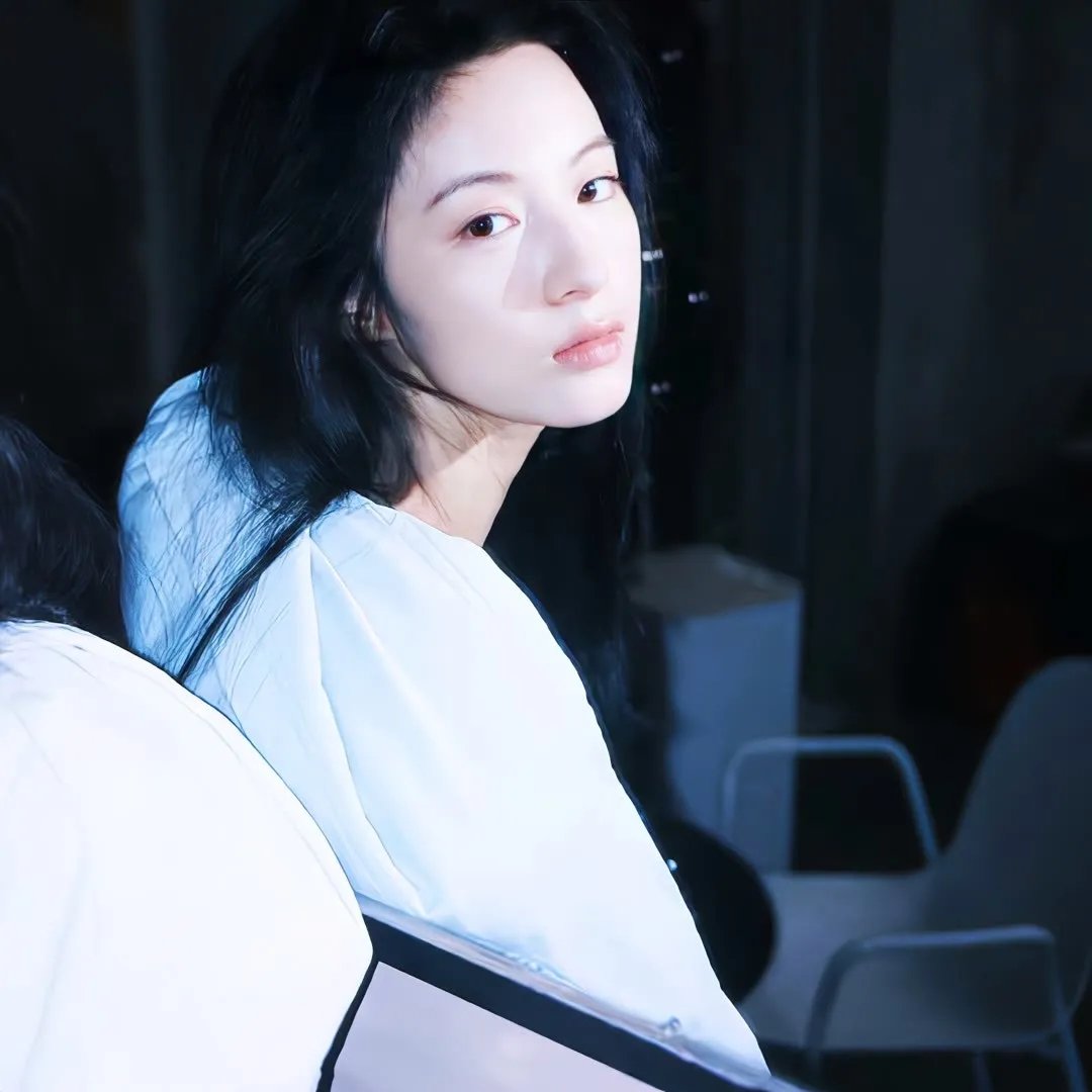小姨多鹤 封面